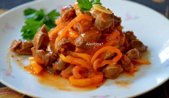 гуляш из куриных желудков