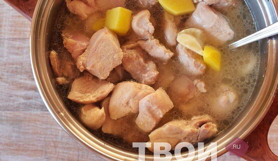 гуляш из курицы с подливкой