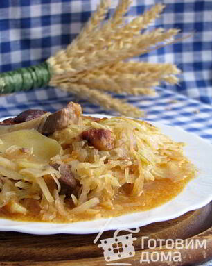 Гуляш из квашеной капусты под картофельным гратеном