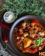 Гуляш из мяса с клецками