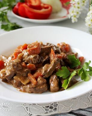 Гуляш из печени с подливкой