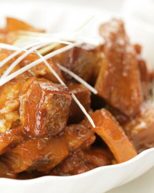 Гуляш из свинины с томатом