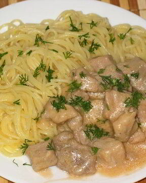 Гуляш из свинины со сливками