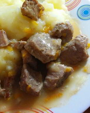 Гуляш из свинины в мультиварке-скороварке