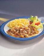 Гуляш из теленка в сливочно-луковом соусе