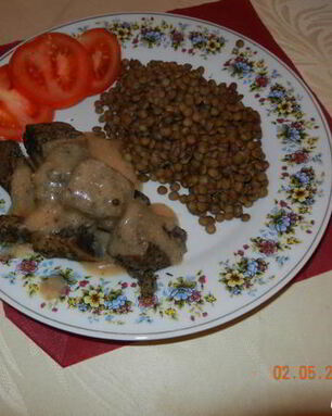 Гуляш на пару с зеленой чечевицей