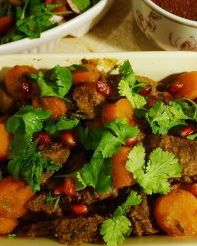 Гуляш с гранатом