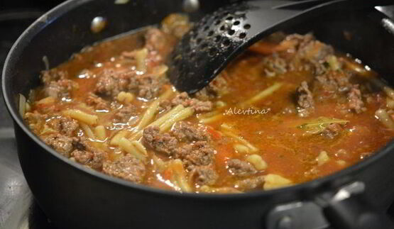 гуляш с пастой