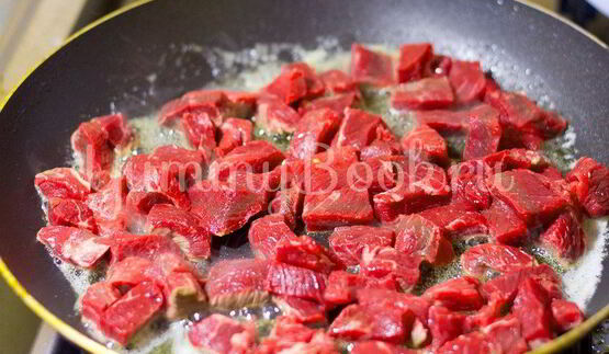 гуляш с зеленой фасолью и овощами