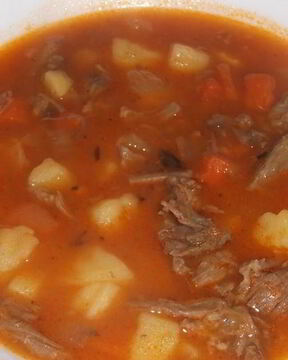 Суп-гуляш с шеей индейки