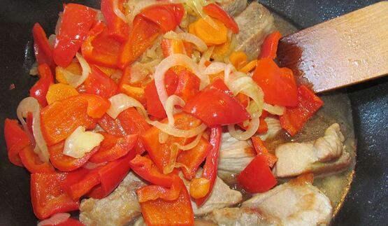 свиной гуляш