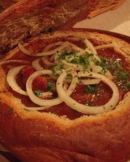 Рецепт венгерского супа-гуляша в хлебе