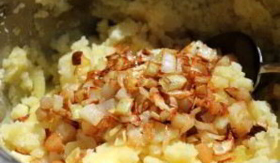 картофельное пюре с жареным луком