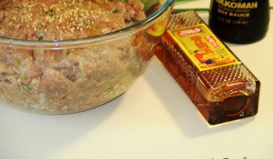 котлетки в азиатском стиле с салатом из рукколы