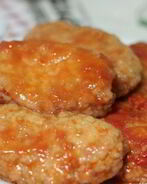 Куриные котлеты в томатной подливе