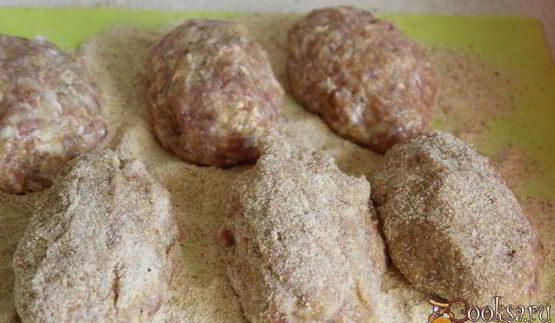 мясные котлеты с лисичками и гречневыми хлопьями