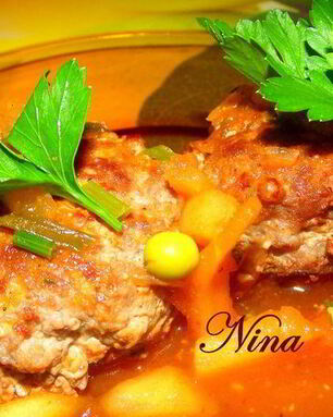 Мясные котлеты с необычным подливом из яблока