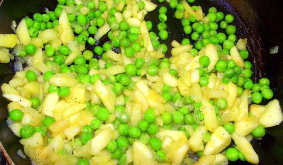 мясные котлеты с необычным подливом из яблока