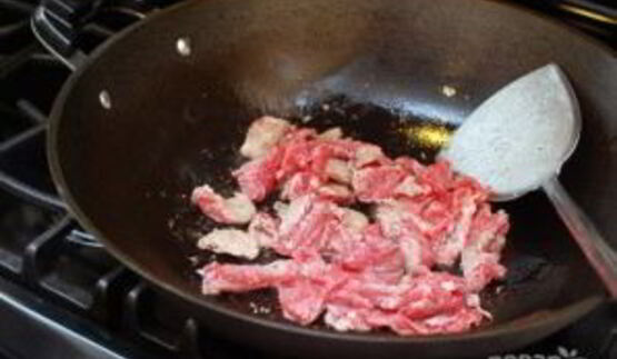 лапша с мясом и брокколи