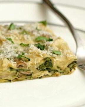 Лазанья с курицей, грибами и шпинатом