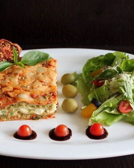 Рецепт лазаний с курицей, рикоттой и соусом песто