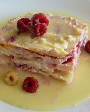 Лазанья с творогом и малиной