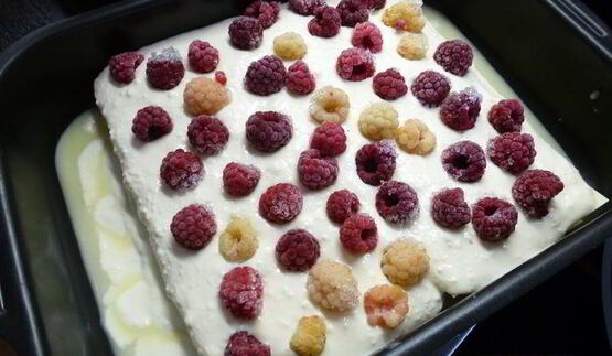 лазанья с творогом и малиной