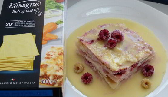 лазанья с творогом и малиной