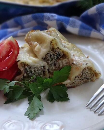 Рецепт каннеллонь со шпинатом и креветками под соусом бешамель