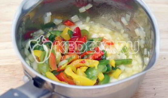 макароны перья с овощной подливой