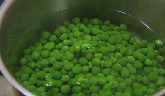 макароны-ракушки со спаржей, горохом и беконом