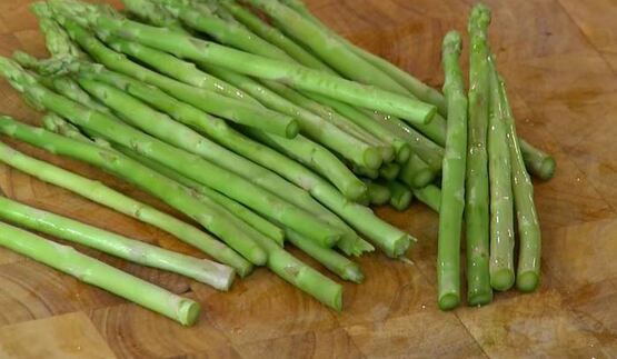 макароны-ракушки со спаржей, горохом и беконом