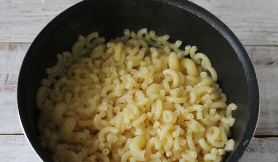 макароны с красной рыбой в соусе