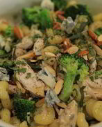 Макароны с курицей и брокколи