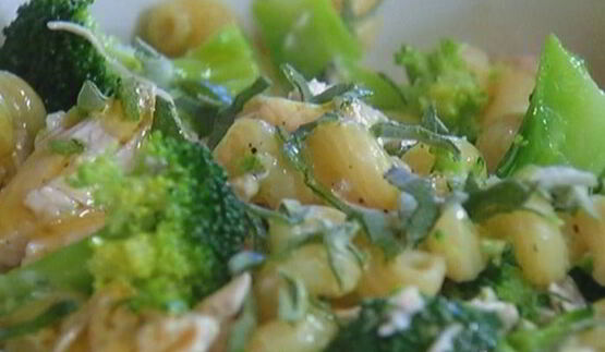 макароны с курицей и брокколи