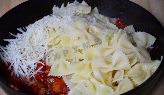 паста с баклажанами в томатном соусе