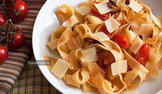 паста с беконом и помидорами черри