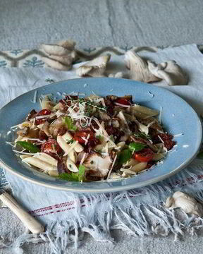 Паста с белыми грибами и сыром