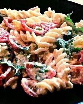 Паста с черри, рукколой и сливочным сыром