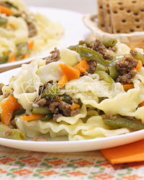 Паста с фаршем и стручковой фасолью