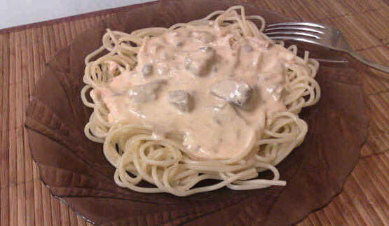 паста с консервированным лососем