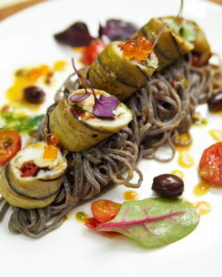 Рецепт пасты с роллом из дорадо и креветки