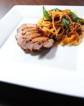 Паста с соусом из тыквы, шалфея и грецких орехов