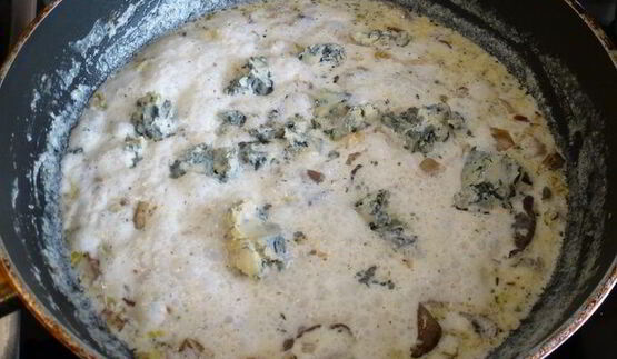 паста с вешенками и сыром дор блю