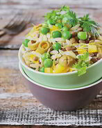 Паста с зеленой чечевицей, оливками и лимоном