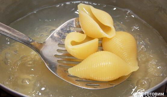 ракушки, фаршированные пшенной кашей и грибами