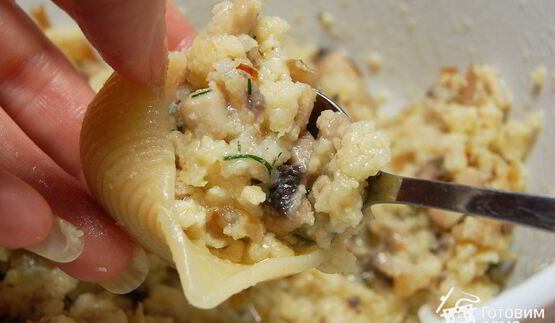 ракушки, фаршированные пшенной кашей и грибами