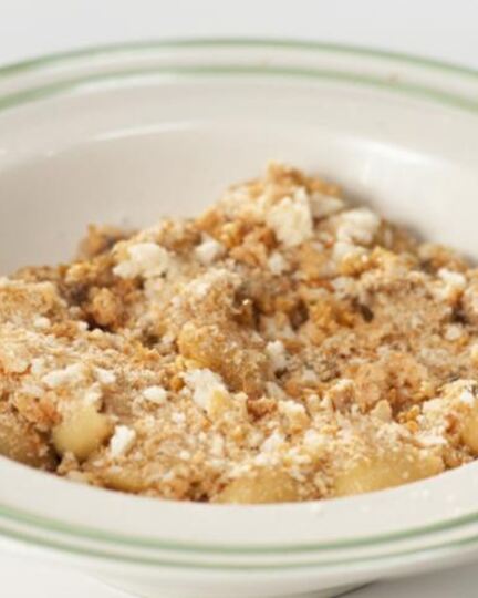 Рецепт сицилийской пасты с консервированной скумбрией и сухариками