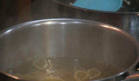 сицилийская паста с консервированной скумбрией и сухариками