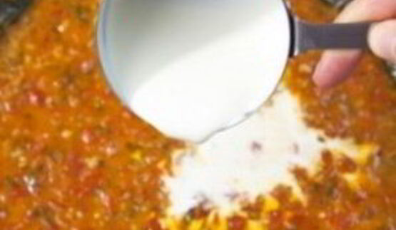 спагетти с креветками в сливочно-томатном соусе